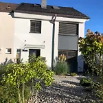 Holiday home Festspiel Haus 2 Schlafzimmer Modern Mit Gemuetlichem Garten Fuer 2-4 Pers, 1,5km Zum Stadtzentrum