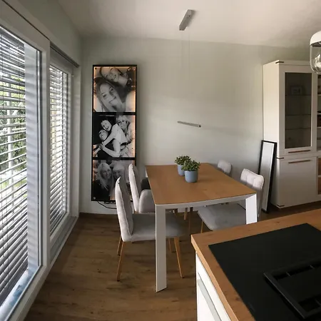Festspiel Haus 2 Schlafzimmer Modern Mit Gemuetlichem Garten Fuer 2-4 Pers, 1,5km Zum Stadtzentrum Holiday home Bayreuth