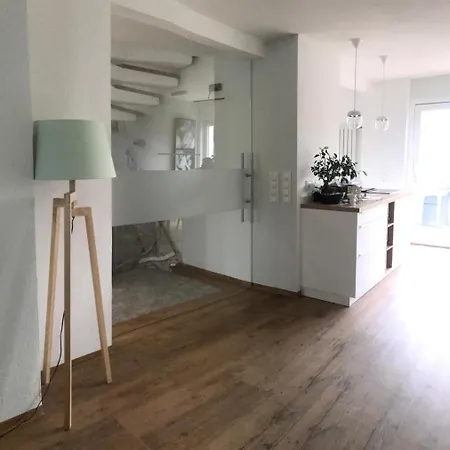 펜션 Festspiel Haus 2 Schlafzimmer Modern Mit Gemuetlichem Garten Fuer 2-4 Pers, 1,5km Zum Stadtzentrum