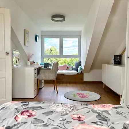 Semesterbostad Festspiel Haus 2 Schlafzimmer Modern Mit Gemuetlichem Garten Fuer 2-4 Pers, 1,5km Zum Stadtzentrum *